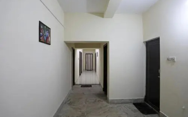 OYO 14505 Regal Stays