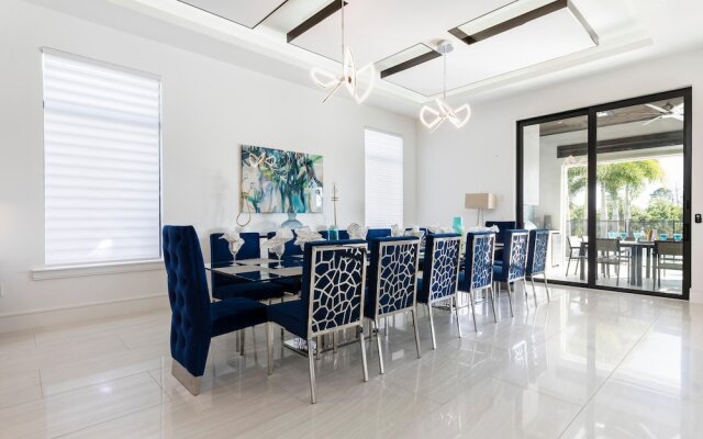 W318: 9 Bed, Avengers, Aladdin, Superhero Arcade