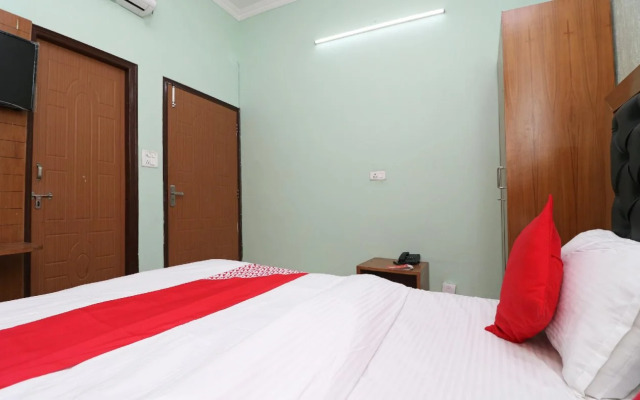 OYO 12062 Paras Guest House