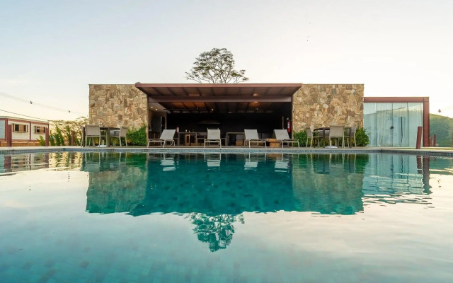 Triplex com Design Industrial em Itaipava | AIR A2