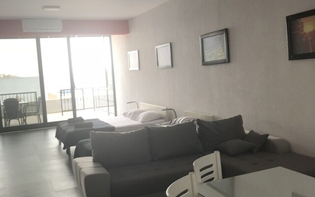 Apartments Red Beach