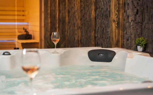 The White Horse Apartment 1