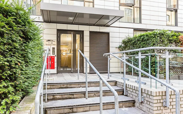 City-Close 1-Bed Apartment near Tower Hill