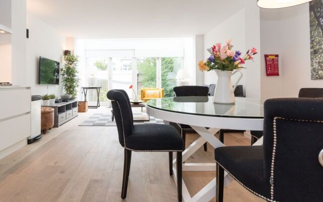 Ruby van Gogh Apartments