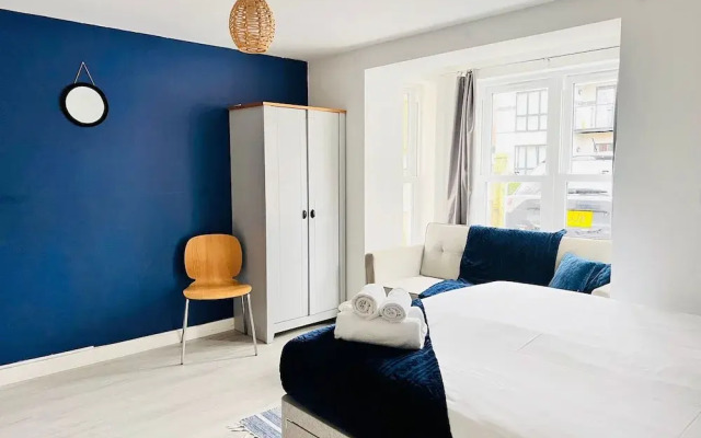 Tanzanite Apartment in Cambridge