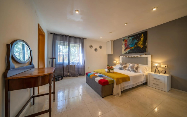 Villa Lux Gallery AC