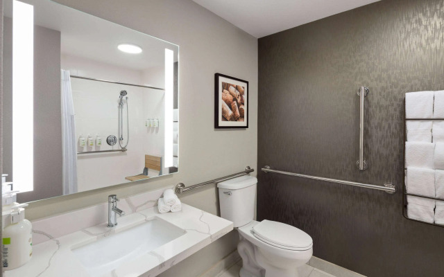 La Quinta Inn & Suites by Wyndham Yakima Downtown