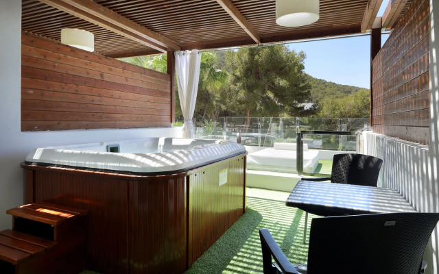 Palladium Hotel Cala Llonga - Adults Only