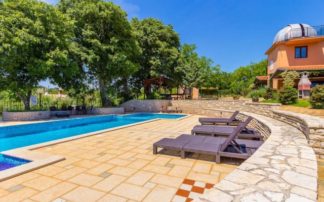 Peaceful Apartment in Pula With Swimming Pool