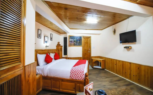 Oyo 18809 Mahamaya Palace