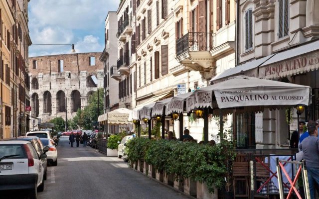 Rental In Rome Colour Colosseum Loft