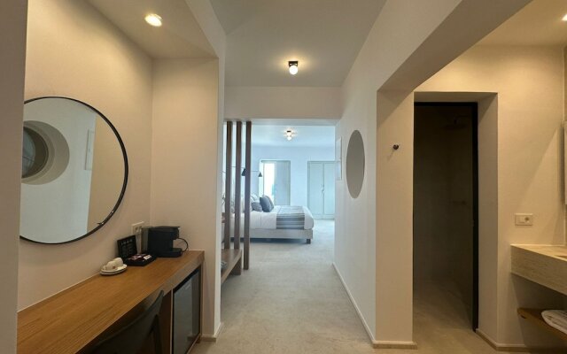 Omna Caldera Suites