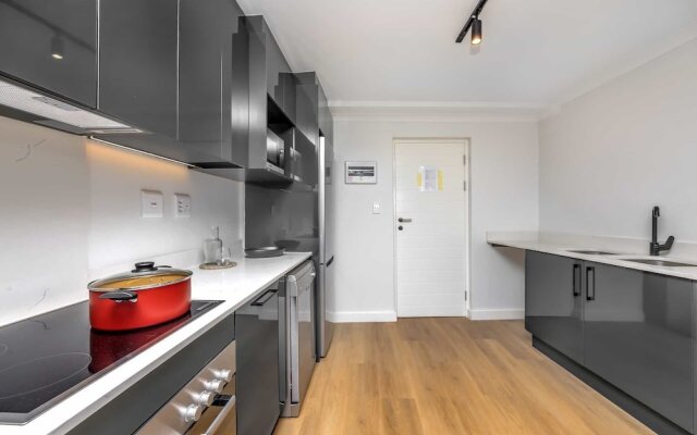 Newlands Peak Aparthotel