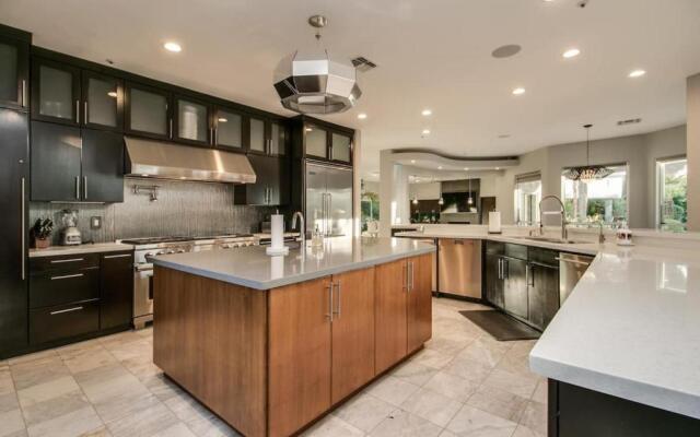 Stunning Private & Modern N. Scottsdale Estate!