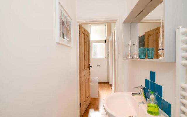 Great family flat just 10 mins walk to beach