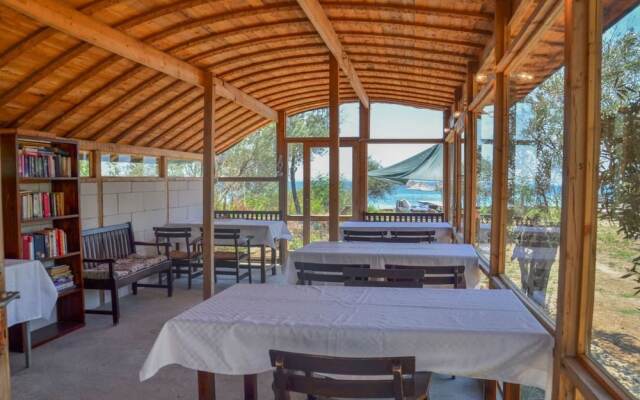 Hotel Oiki Beach Camp