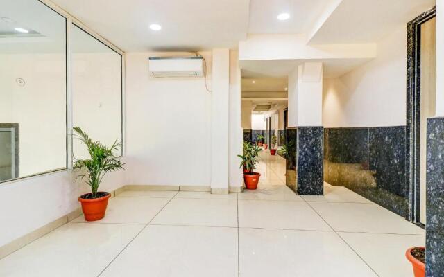 Fabhotel Meera Palace