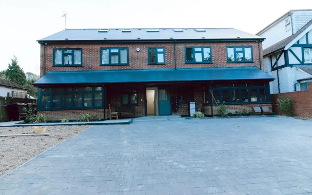 Stunning 1-bed Apartment in Purley