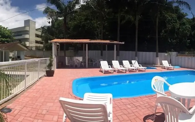 Sobrado 1 - Casa com piscina 10 pessoas