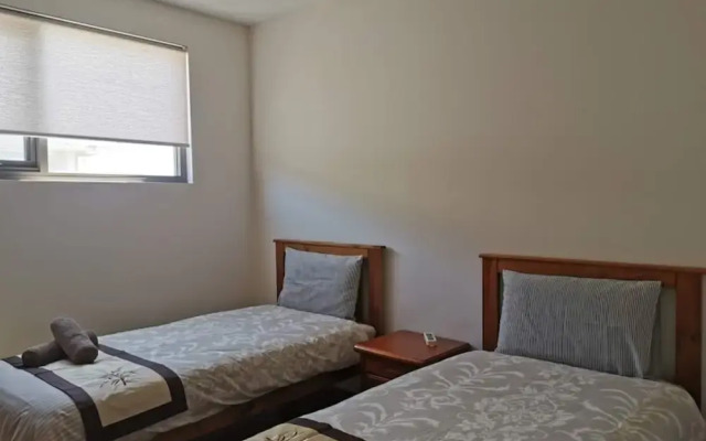 Serviced Waterfront Whole Villa Sydney