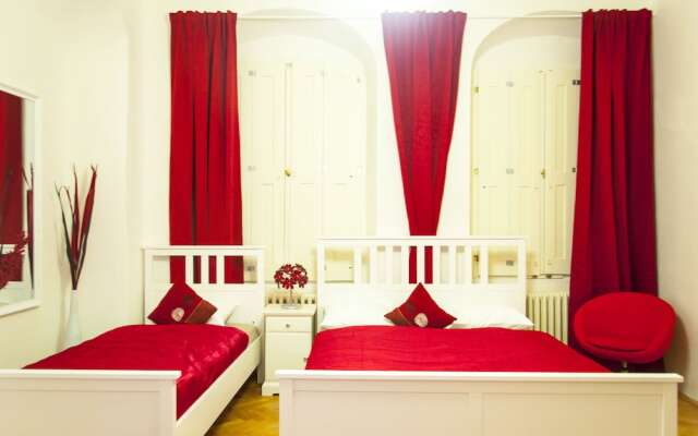 Cherry Charm Apartment