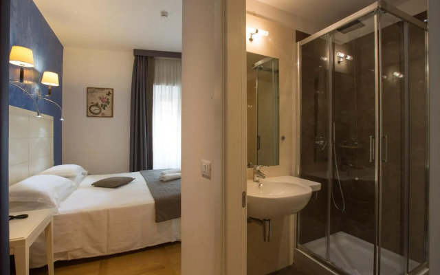 Floris Hotel