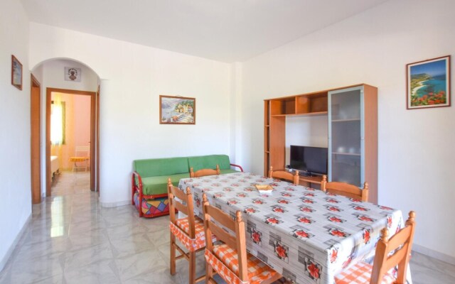Nice Apartment in Ricdi With Wifi and 2 Bedrooms