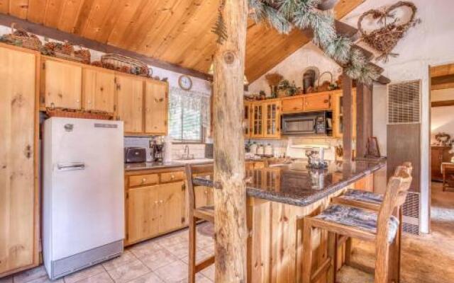 063 JB's Pinecone Lodge Home