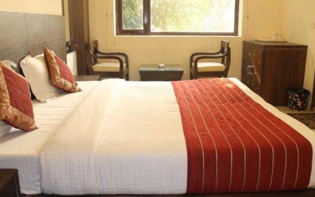 FabHotel Karol Bagh Main Market