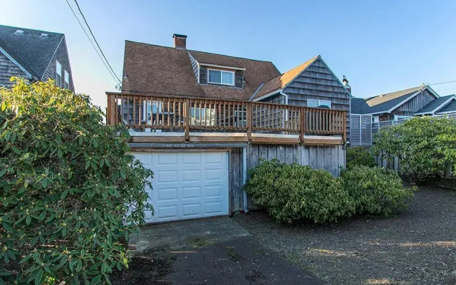 Steve's Getaway 4 Br home by RedAwning