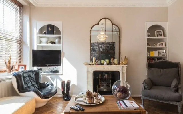 Stylish 1-bed With a Roof Terrace