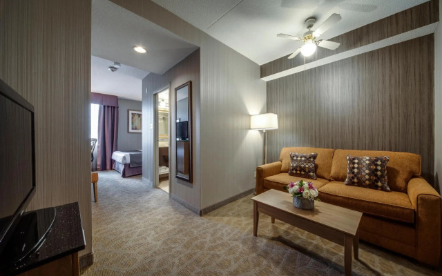 Monte Carlo Inn Airport Suites
