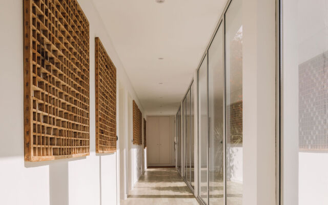 White Exclusive Suite & Villas