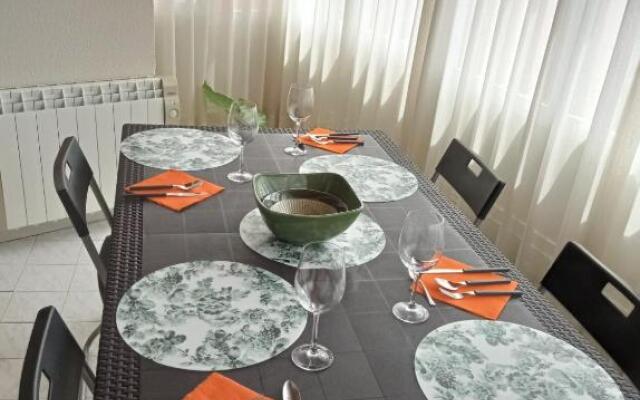 Becquer. Luminoso y amplio apartamento.Playa a 3km