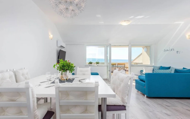 Charming Villa in Dramalj with Hot Tub