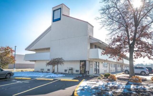 Motel 6 Akron