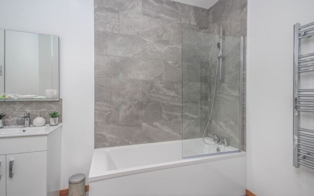 West Swindon Serviced Apartment