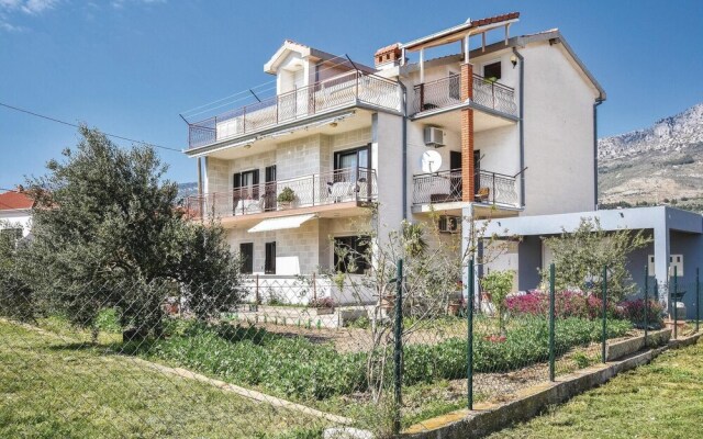 Amazing Home in Kastel Kambelovac With Wifi and 3 Bedrooms