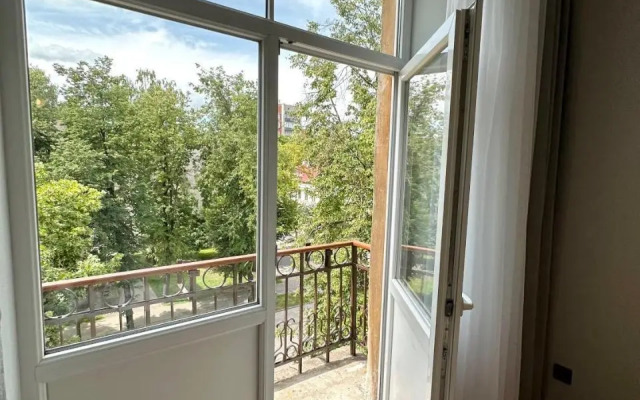 Silver Apartment
