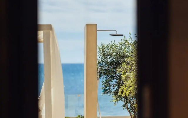 Salty Angel Sea Front Villa
