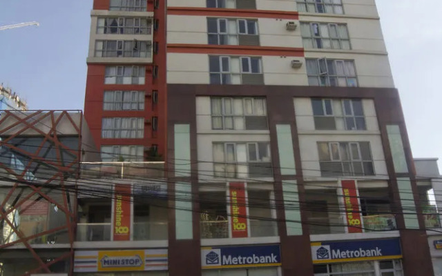 OYO 215 Sunshine City Suites