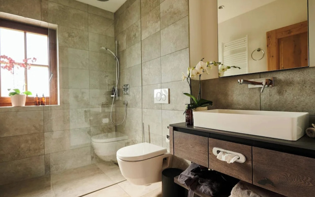 Serviced Luxury Chalet Evi