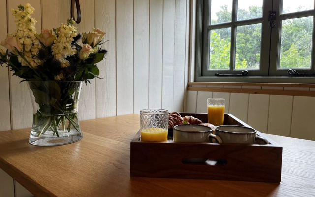 The Crooked Gate - Luxury Romantic Getaway