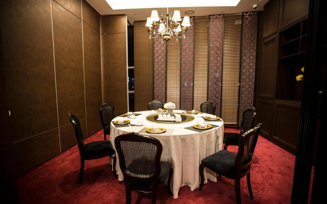 Isquare Hotel