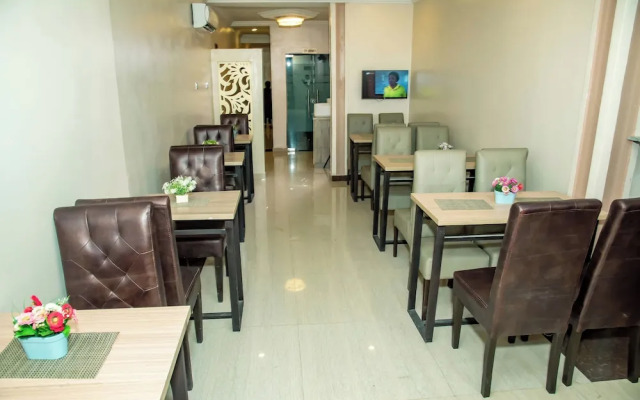 Everland Hotel and Suites