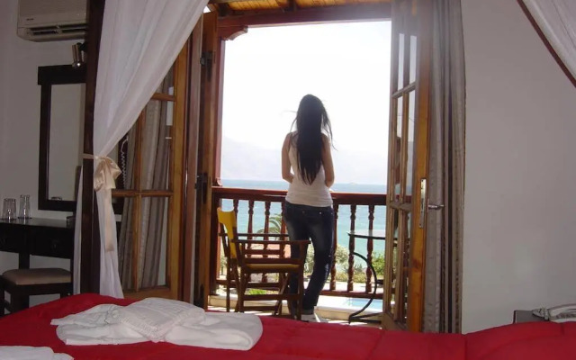 Porto Lourbas Hotel