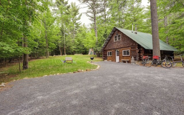 Cozy Elizabethtown Cabin w/ Fire Pit!