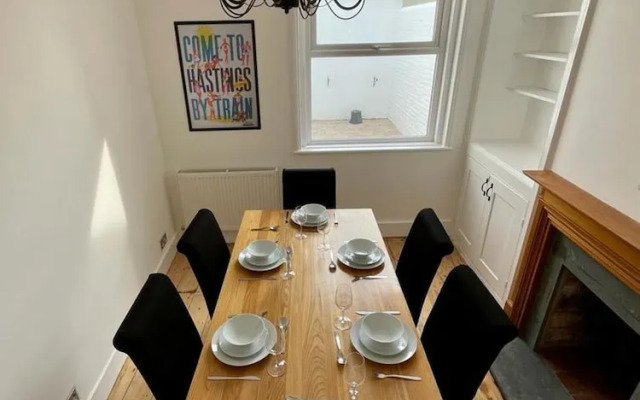 Hastings Stunning Town Centre 2 bed House
