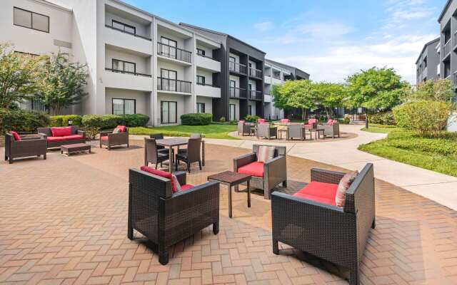 Super 8 by Wyndham Dallas Love Field Airport