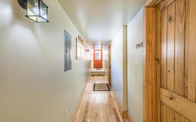 Lotus Mountain Suites East Suite